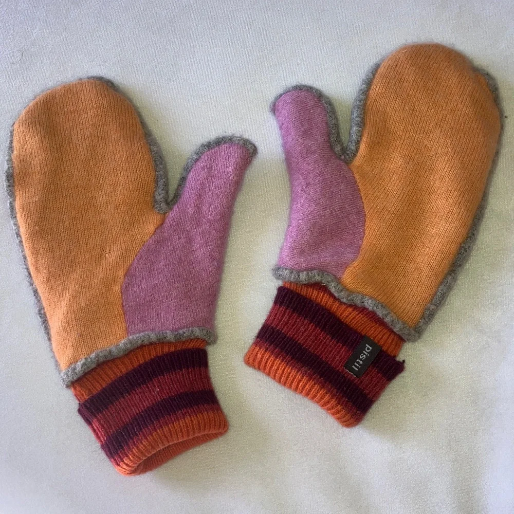 Pistil Rumor Mitten